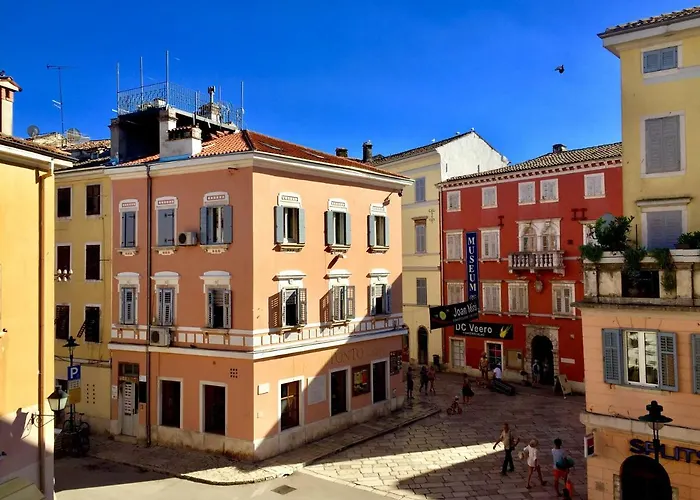 Lassy By Irundo * Ρόβινι