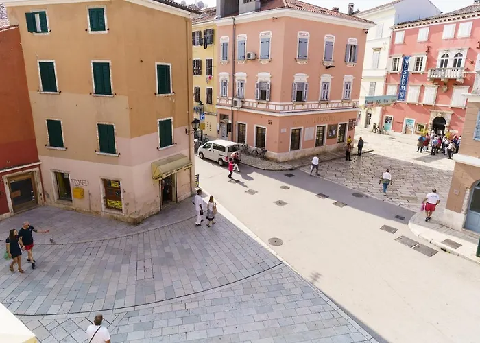 Lassy By Irundo * Ρόβινι